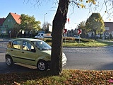 Nietrzeźwy kierowca uderzył w drzewo przy rondzie Czeskim