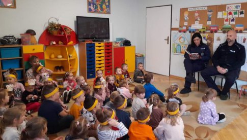 Piławscy dzielnicowi czytali przedszkolakom