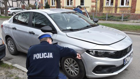 Zderzenie dwóch fiatów na Szkolnej w Dzierżoniowie