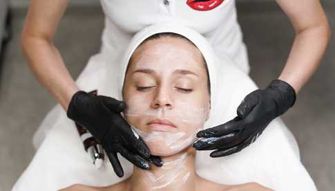Metody oczyszczania twarzy, o których powinieneś wiedzieć