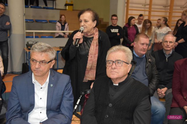 Debata o likwidacji Zespołu Szkół w Pieszycach