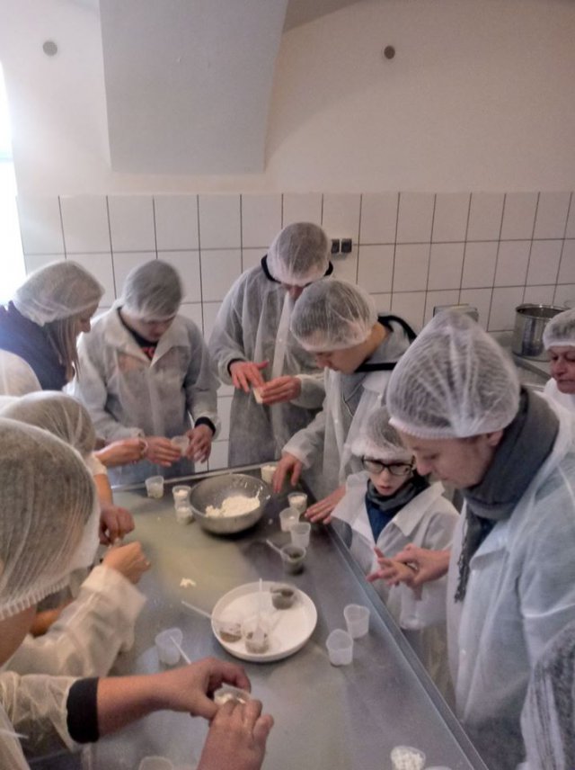 Fundacja Pokolorujmy Szarość i Szkoła Specjalna Bajeczne Wzgórza