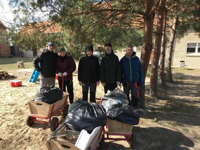 Fundacja Pokolorujmy Szarość i Szkoła Specjalna Bajeczne Wzgórza