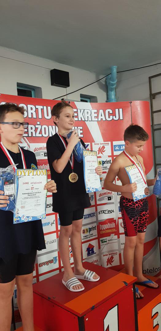 MKS 9: Pływacy na zawodach w Dzierżoniowie