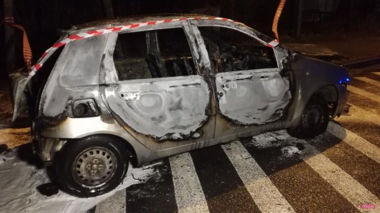 Podpalili samochód, który uległ wypadkowi w Pieszycach