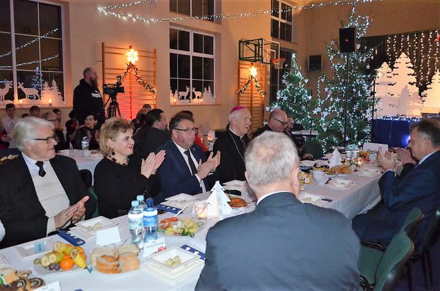 wspólnie przy wigilijnym stole