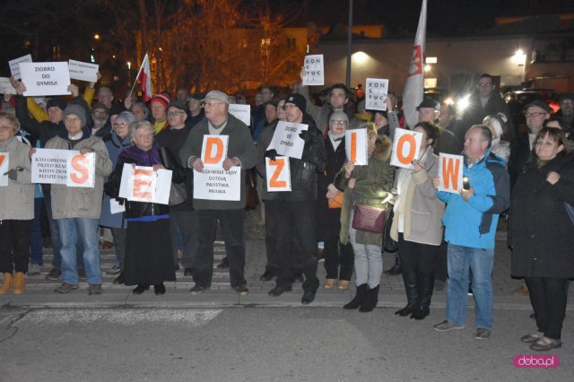 Protest przed Sądem Rejonowym w Dzierżoniowie