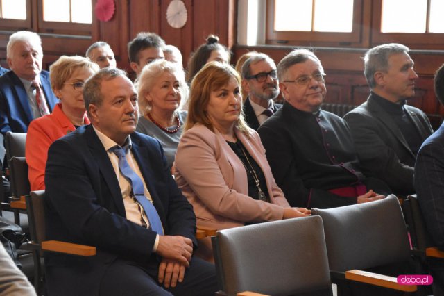 Plac Piastów Śląskich 4 w Piławie Górnej