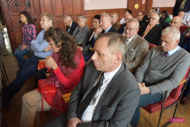 Plac Piastów Śląskich 4 w Piławie Górnej