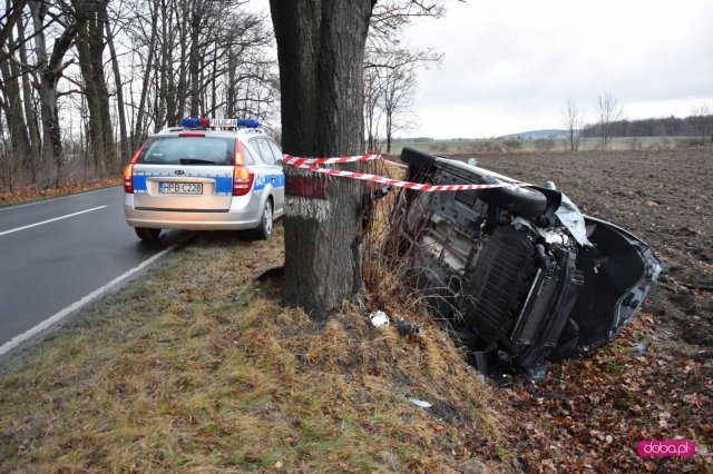 Seatem wypadła z drogi w Nowiźnie