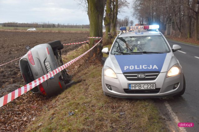 Seatem wypadła z drogi w Nowiźnie