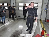 Lekcja bezpieczeństwa u strażaków