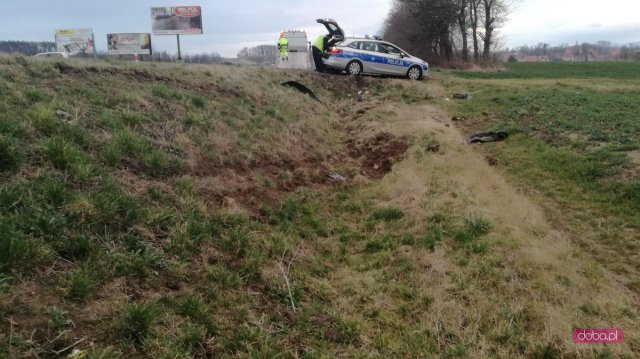 Volkswagen wypadł z drogi Dzierżoniów - Świdnica