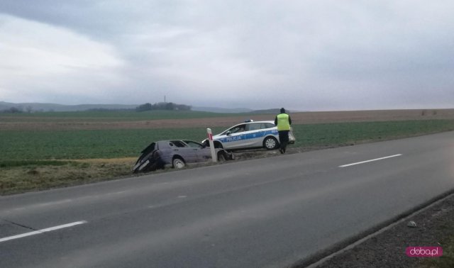 Volkswagen wypadł z drogi Dzierżoniów - Świdnica