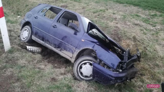 Volkswagen wypadł z drogi Dzierżoniów - Świdnica