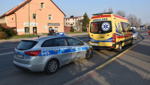 Policja i pogotowie ratunkowe na Bielawskiej w Pieszycach