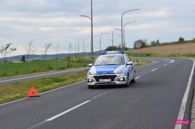 Zderzenie dwóch pojazdów na drodze Dzierżoniów - Włóki