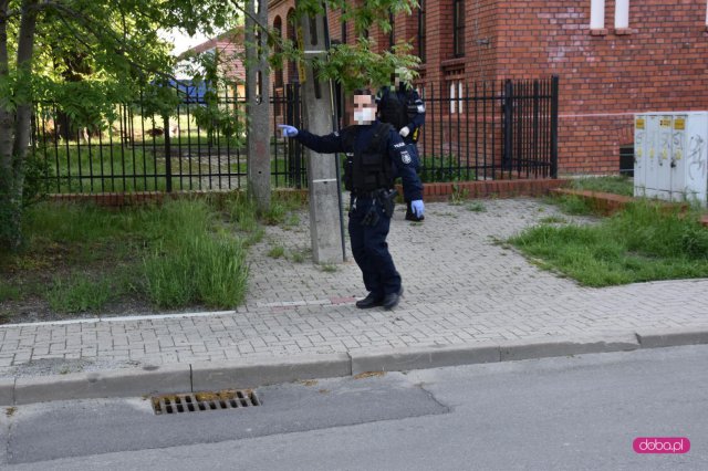 Zakrwawiony mężczyzna w jednym z mieszkań w Dzierżoniowie