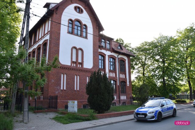 Zakrwawiony mężczyzna w jednym z mieszkań w Dzierżoniowie
