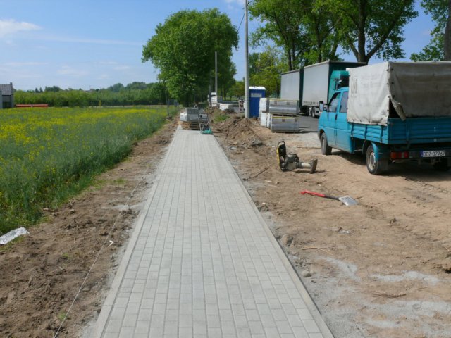 Starostwo Powiatowe w Dzierżoniowie: nowy chodnik w Niemczy