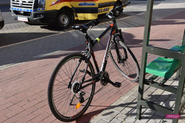 Zderzenie audi z rowerzystką w Bielawie