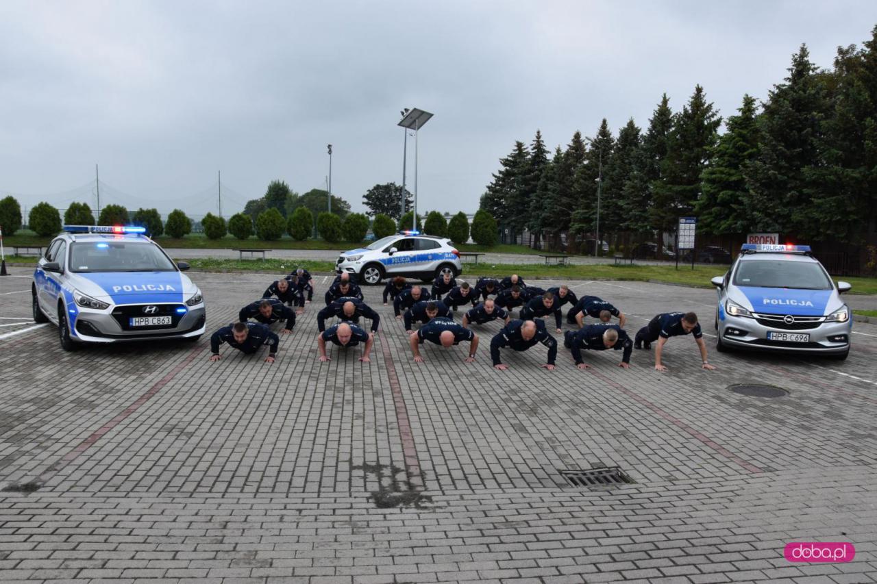 Policjanci powiatu dzierżoniowskiego przyjęli wyzwanie #GaszynChallenge