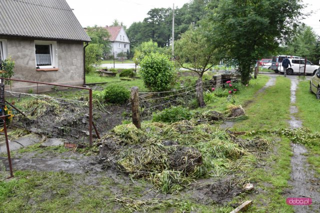 Woda wdarła się na posesję! Według przepisów, to problem wyłącznie mieszkańców!