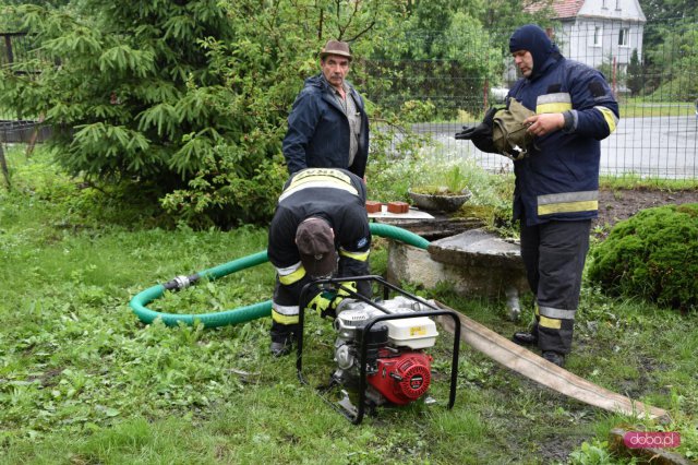 Woda wdarła się na posesję! Według przepisów, to problem wyłącznie mieszkańców!