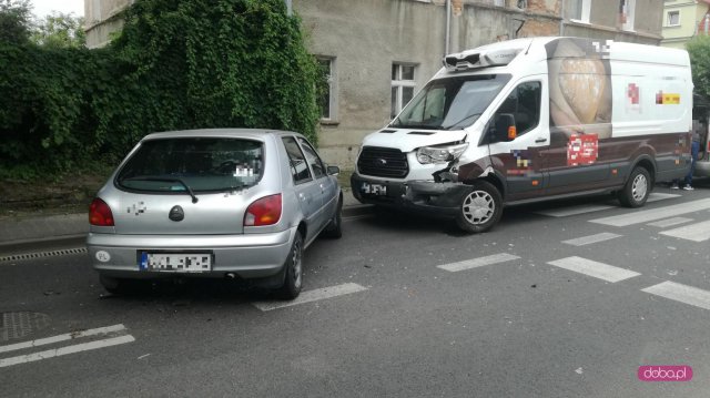 Zderzenie dwóch pojazdów na Brzegowej w Dzierżoniowie
