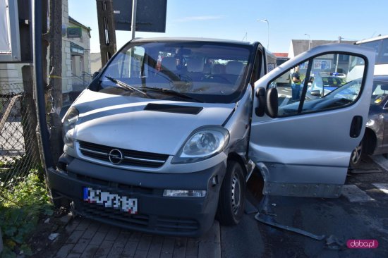 Ojciec wjechał w busa, którym podróżowały jego dzieci