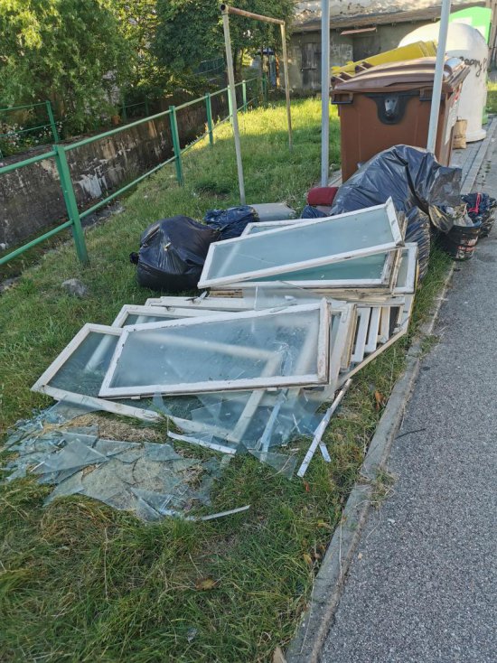 Problem z utrzymaniem porządku na Waryńskiego w Bielawie