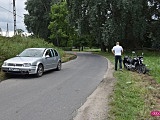 Zderzenie motocyklisty z volkswagenem golfem