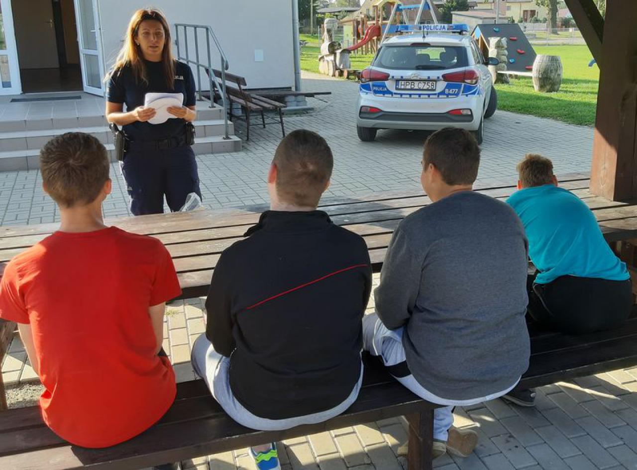 Policjanci różnych komórek zajmują się profilaktyką dla bezpieczeństwa dzieci