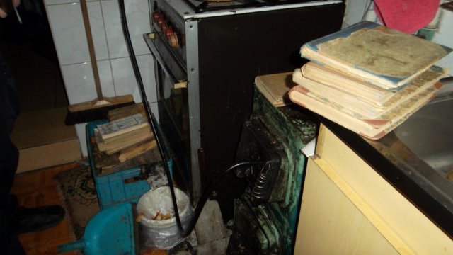 Mieszkaniec Dzierżoniowa palił w piecu olejem silnikowym