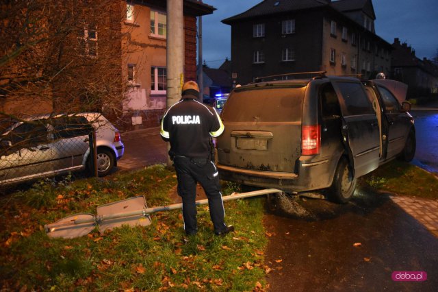 Zderzenie audi z chryslerem w Bielawie