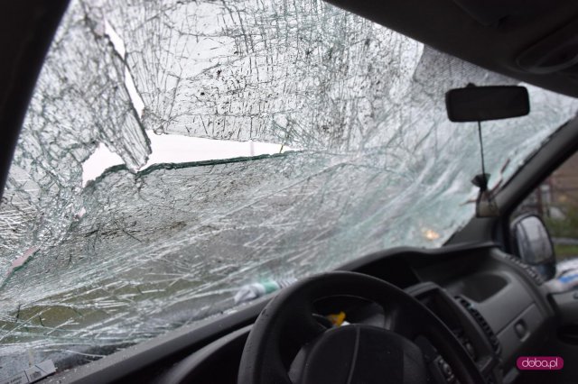 Bus z obywatelami Ukrainy wypadł z drogi w Dzierżoniowie