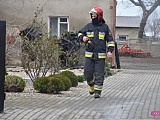 Drzewo spadło na budynek gospodarczy w Pieszycach
