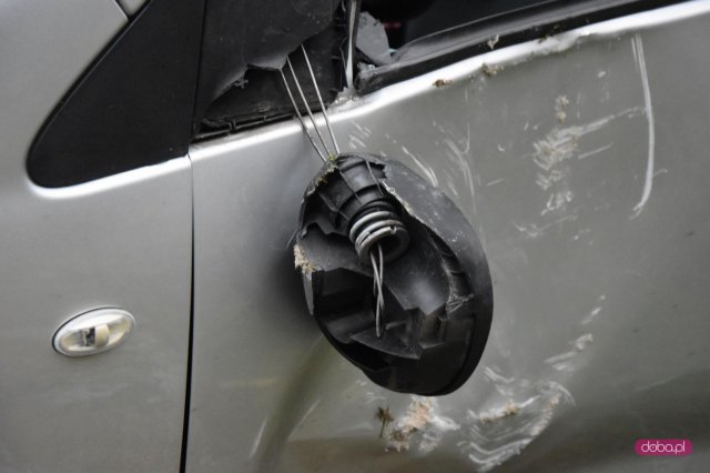 Toyota wypadła z drogi w Gilowie