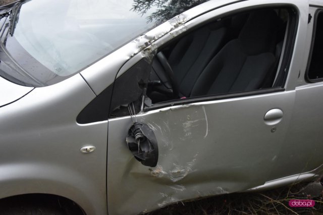 Toyota wypadła z drogi w Gilowie