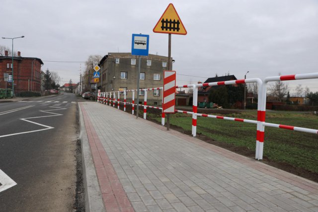 Starostwo Powiatowe w Dzierżoniowie: nowy chodnik w Piławie Górnej