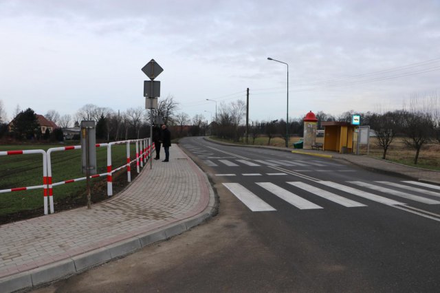 Starostwo Powiatowe w Dzierżoniowie: nowy chodnik w Piławie Górnej