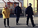 Policja prowadzi działania w związku z obowiązującymi i nowo wprowadzonymi obostrzeniami