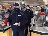 Policja prowadzi działania w związku z obowiązującymi i nowo wprowadzonymi obostrzeniami