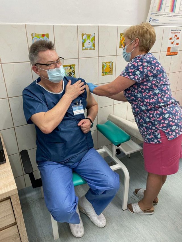 Rozpoczęły się szczepienia przeciwko COVID-19