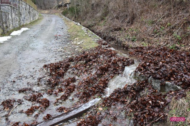 Roztopy przyczyną utrudnień w Pieszycach