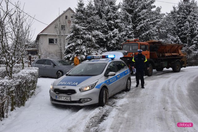 Zderzenie pługu i volkswagena w Nowiźnie