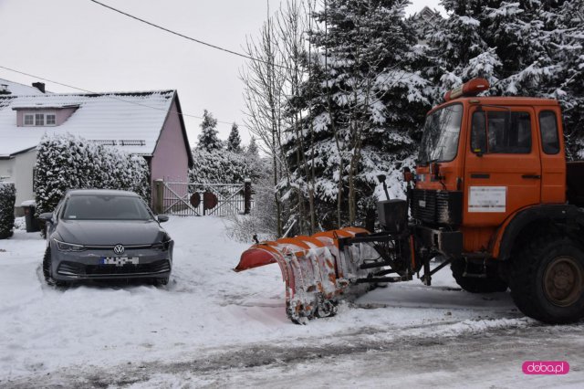 Zderzenie pługu i volkswagena w Nowiźnie