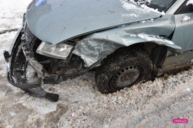 Zderzenie sata z volkswagenem w Bielawie