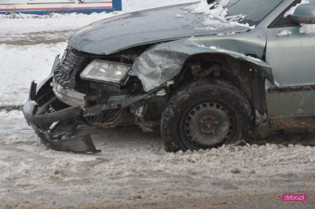 Zderzenie sata z volkswagenem w Bielawie