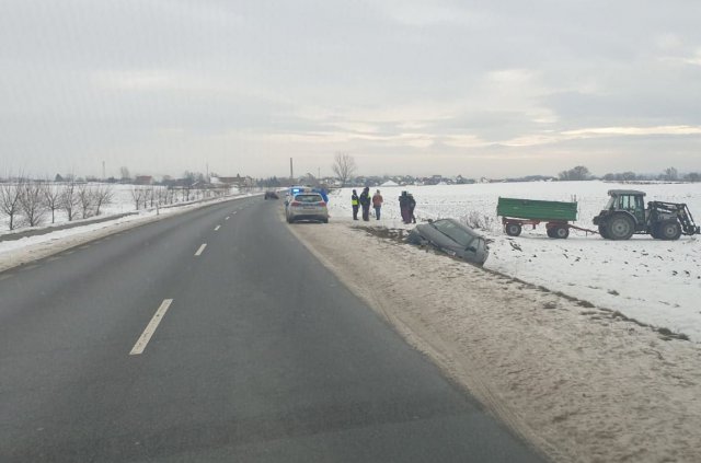 Samochód wypadł z drogi Łagiewniki -  Ratajno